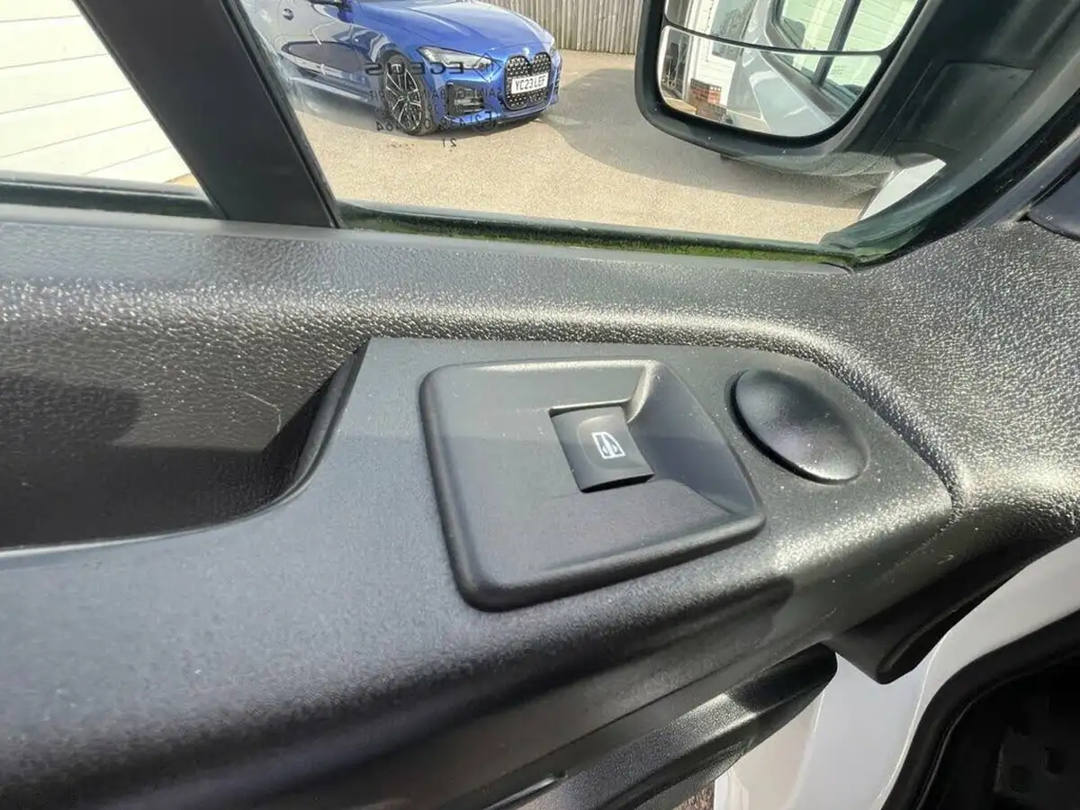 2021-renault-trafic-20dci-sl30-energy-145-business-panel-big-41