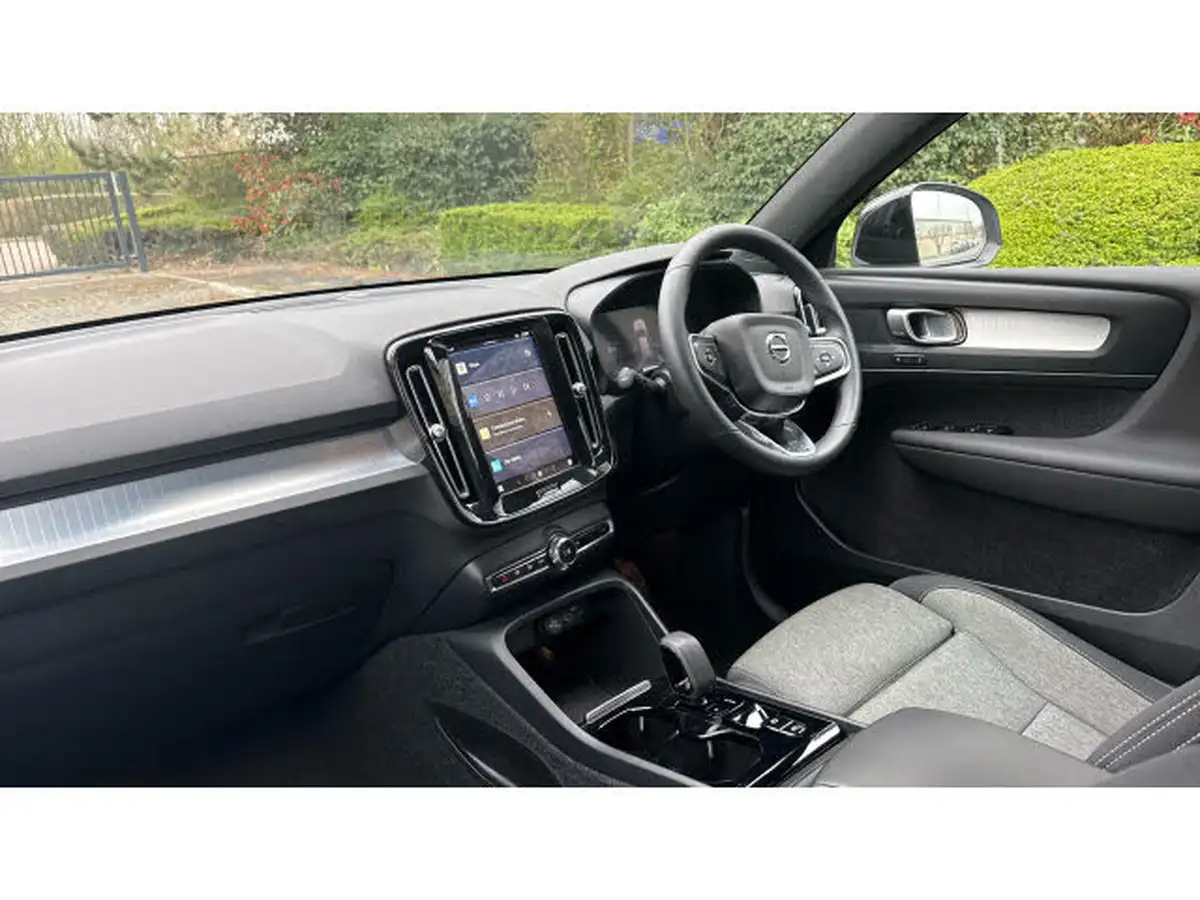 2024-volvo-xc40-20-b4-plus-big-3