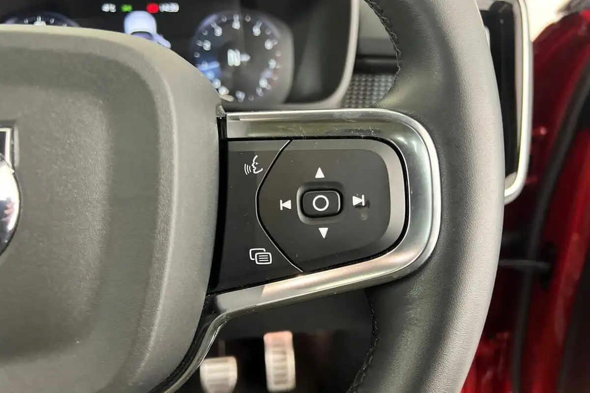 2022-volvo-xc40-15-t3-r-design-big-11