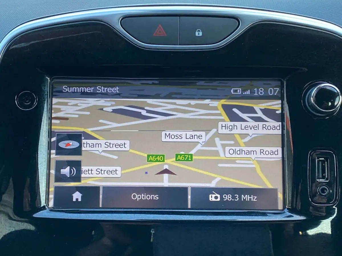 2015-renault-clio-12-dynamique-nav-big-34