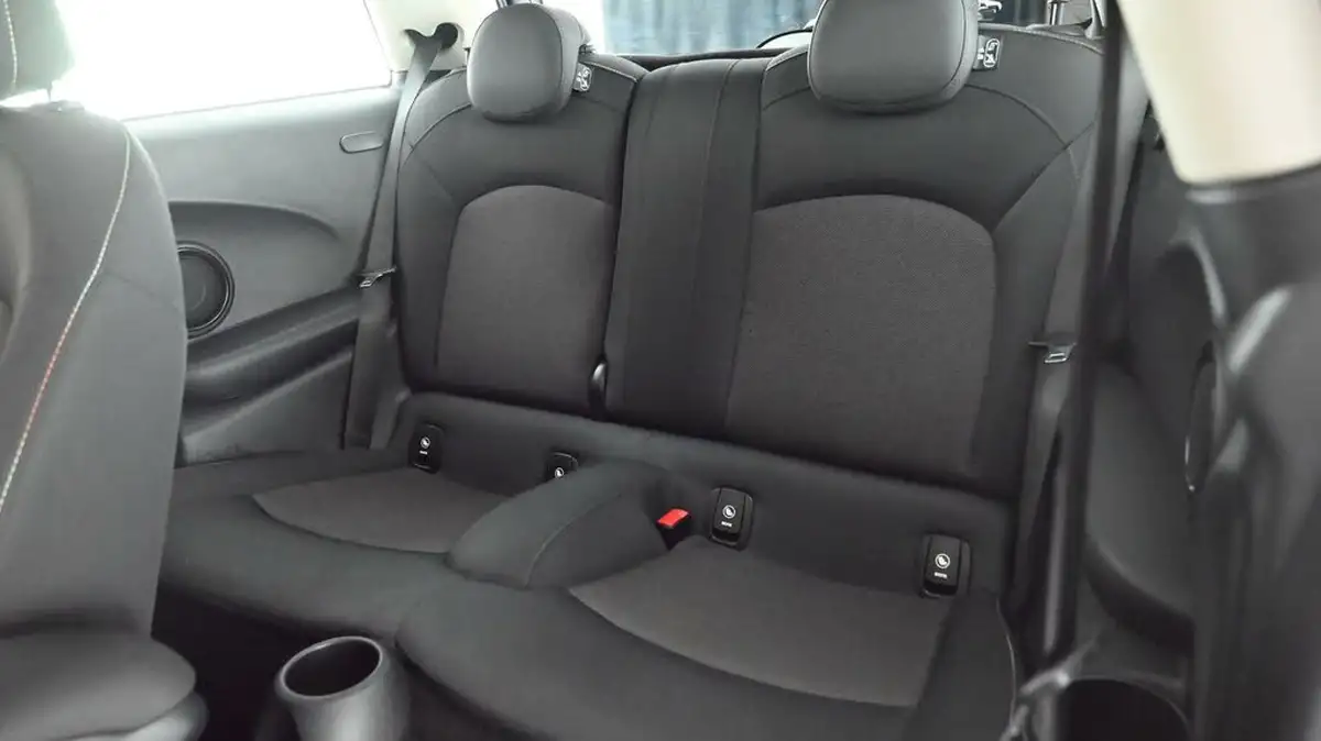 2019-mini-cooper-15-cooper-classic-hatchback-3d-auto-big-16