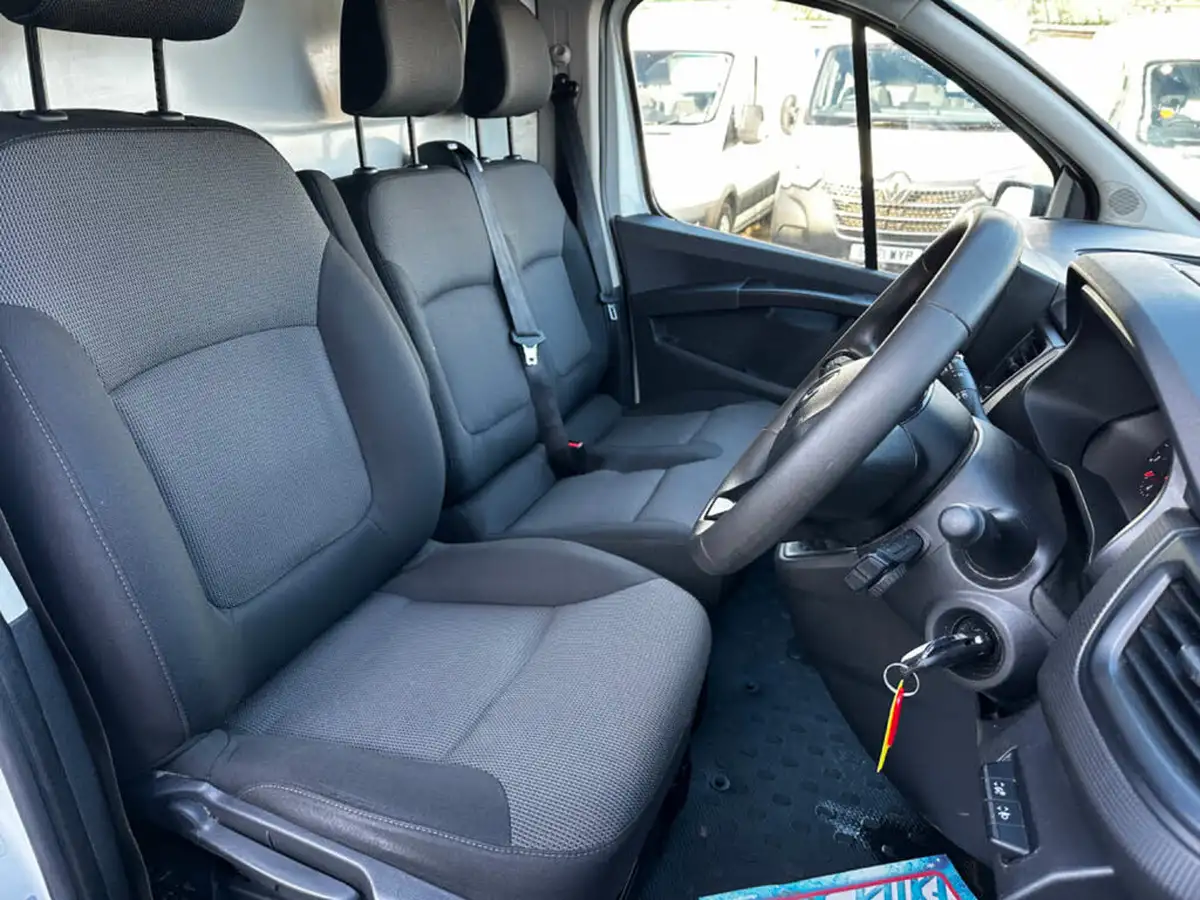 2022-renault-trafic-20dci-ll30-130-business-panel-big-11