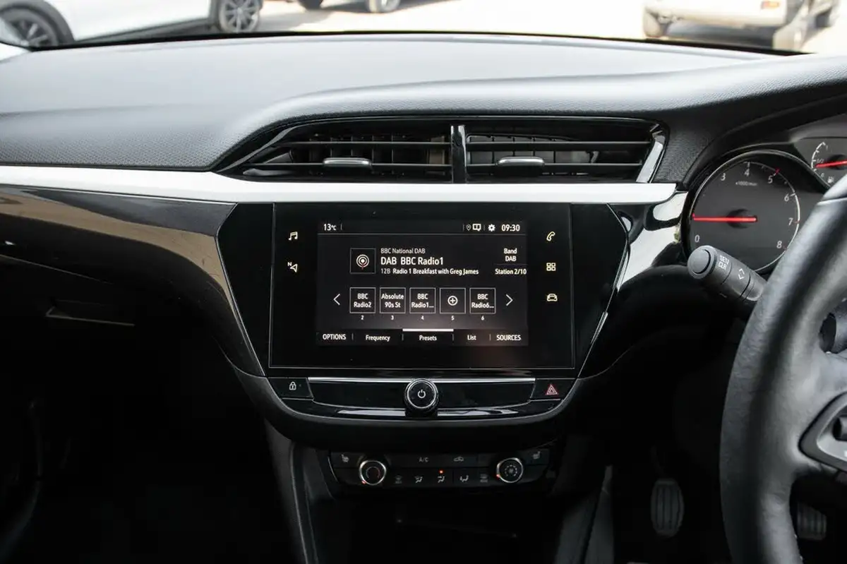 2021-vauxhall-corsa-12-turbo-griffin-edition-big-21