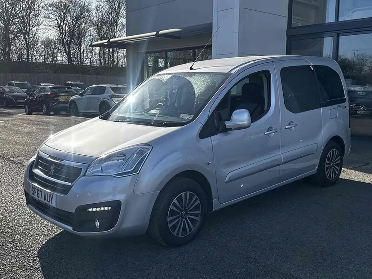 2017-peugeot-partner-big-16