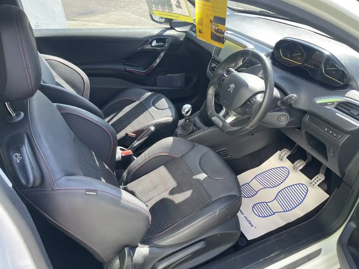 2015-peugeot-208-16bluehdi-gt-line-120bhp-ss-3d-big-8