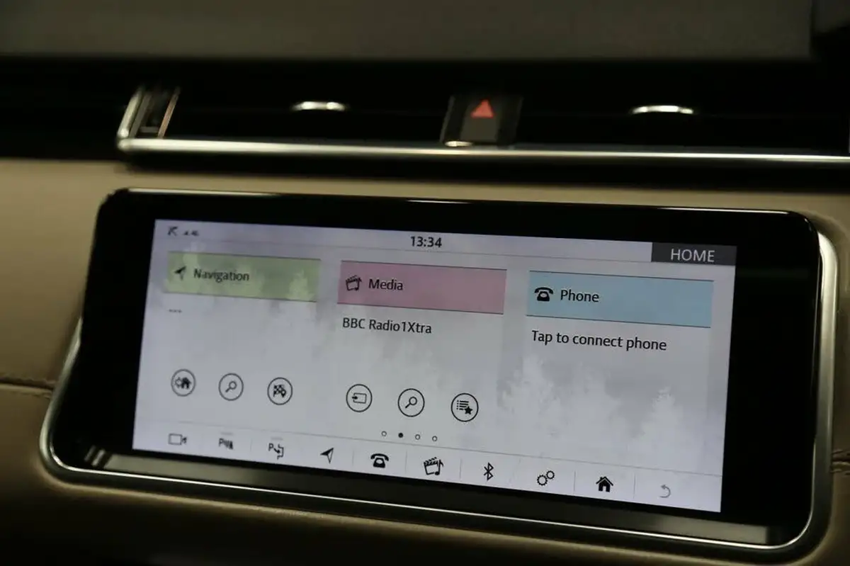 2019-land-rover-range-rover-velar-20-d240-r-dynamic-hse-big-42