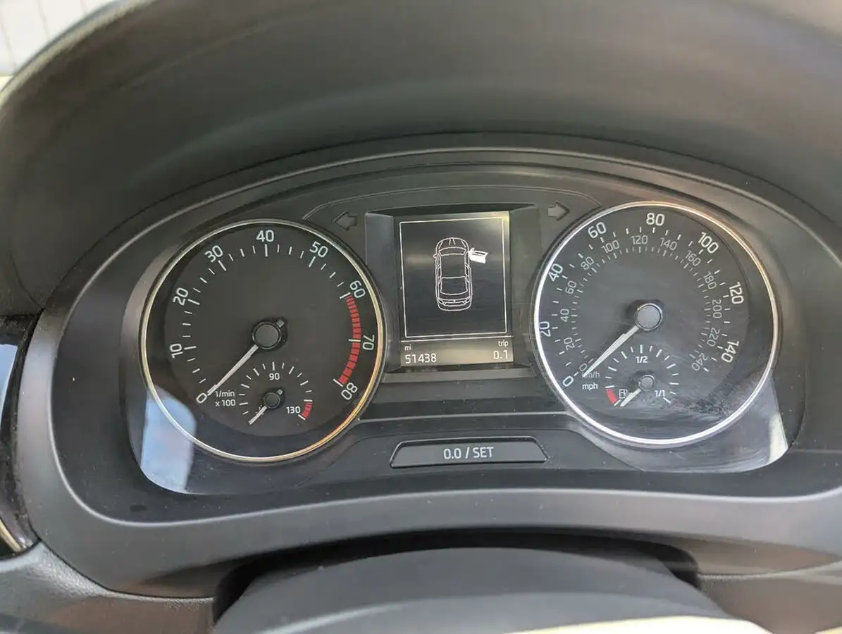 2017-skoda-rapid-12-tsi-sport-big-23