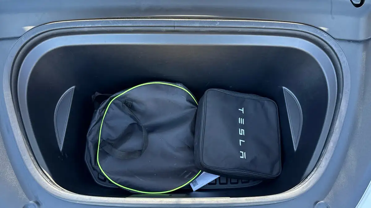 2022-tesla-model-y-e-long-range-big-15