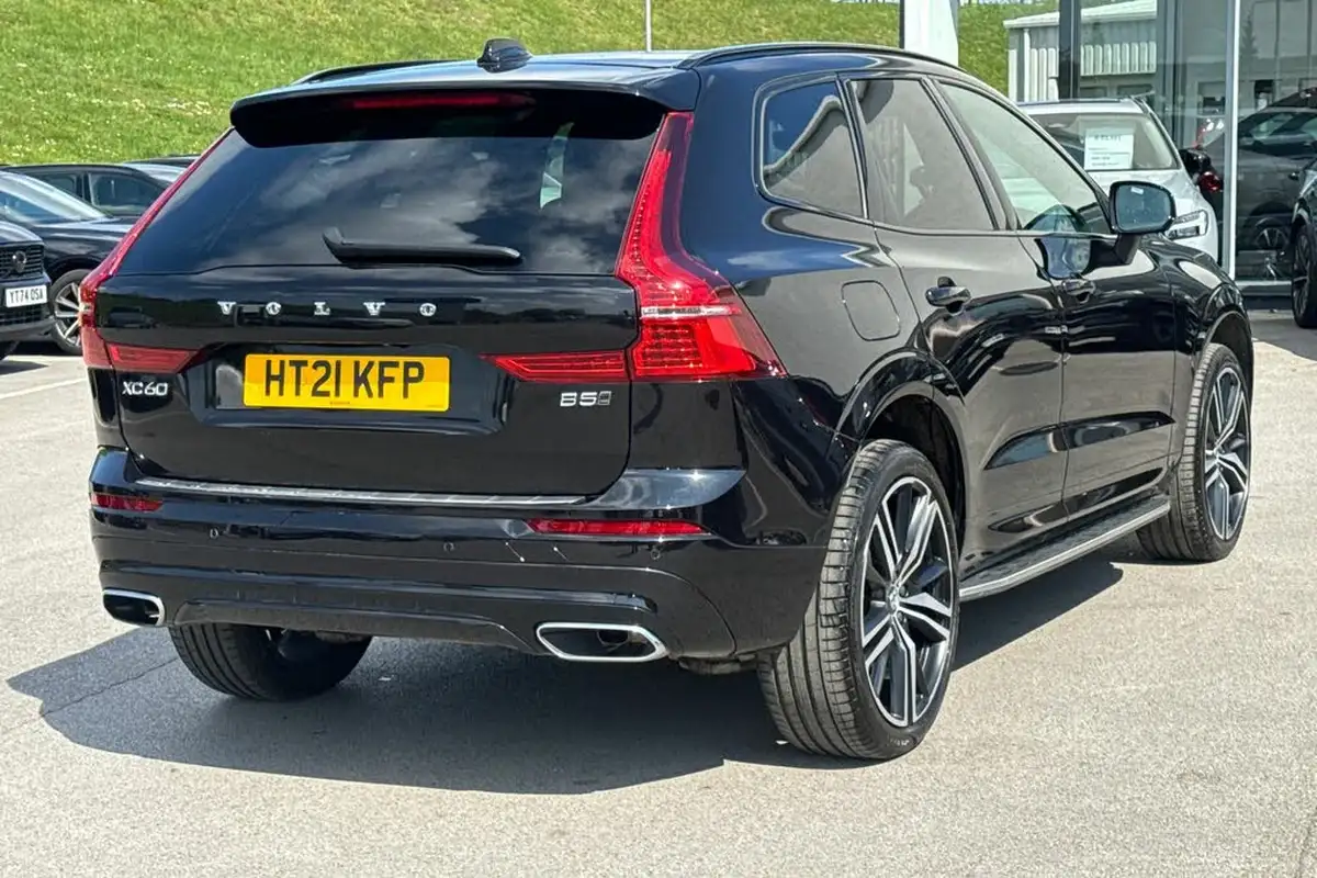 2021-volvo-xc60-20-b5-r-design-pro-awd-big-39