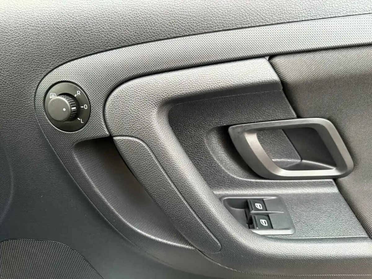 2015-skoda-fabia-12-elegance-hatchback-dsg-big-16