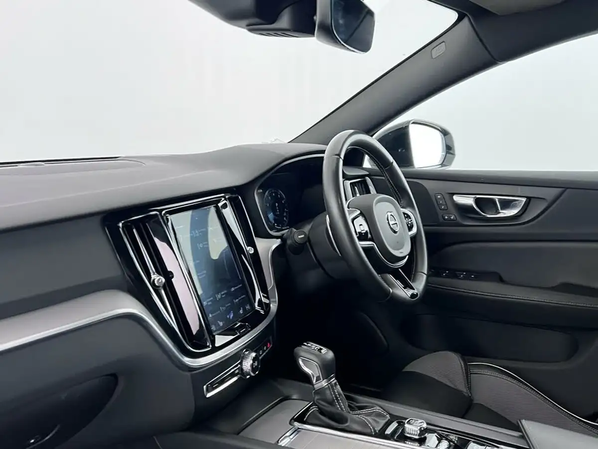 2020-volvo-s60-20-t5-r-design-plus-big-22