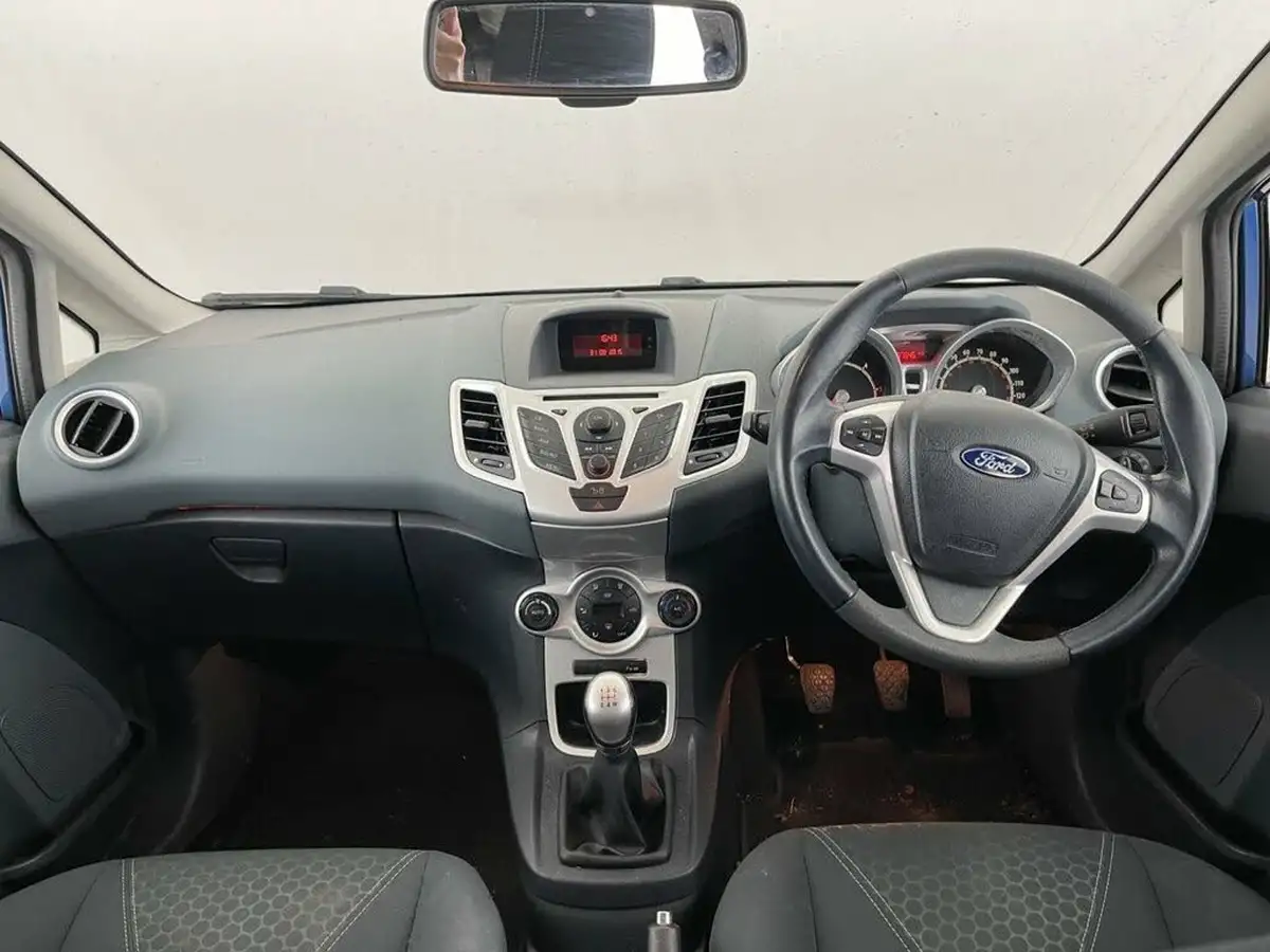 2010-ford-fiesta-14td-titanium-5d-1399cc-big-10