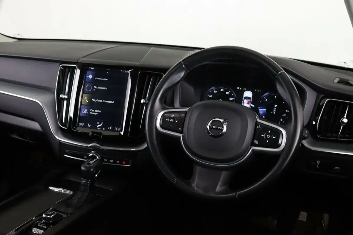 2020-volvo-xc60-20td-d4-momentum-big-14