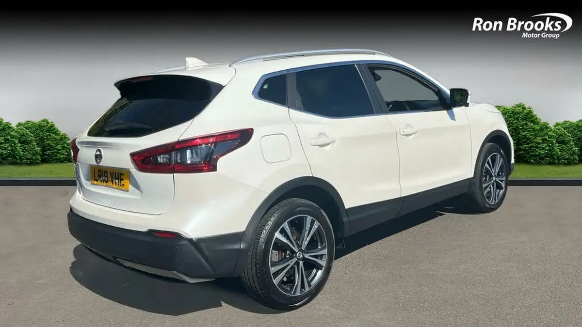 2018-nissan-qashqai-12-dig-t-n-connecta-glass-roof-pack-xtronic-cvt-big-1
