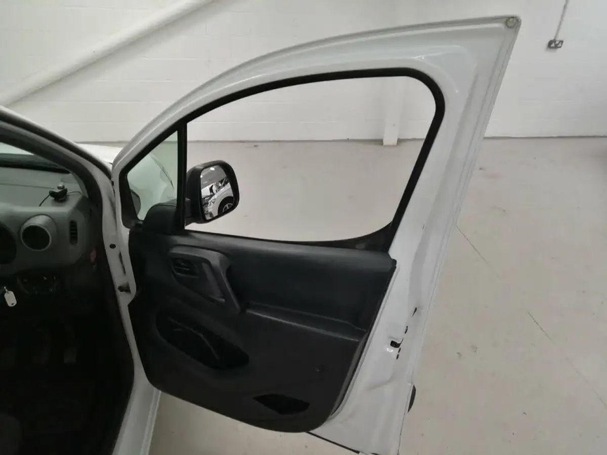 2018-peugeot-partner-16td-se-l1-stop-start-850-panel-big-33