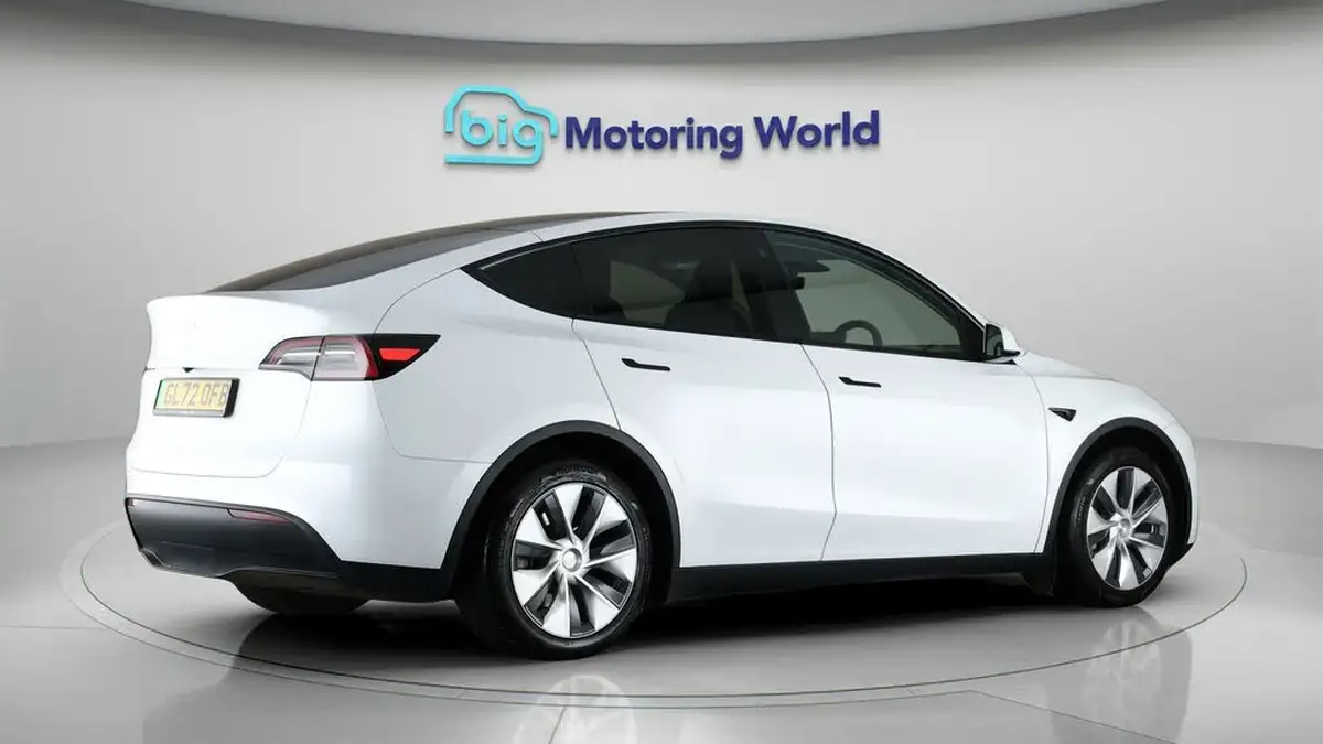 2022-tesla-model-y-e-rwd-big-7