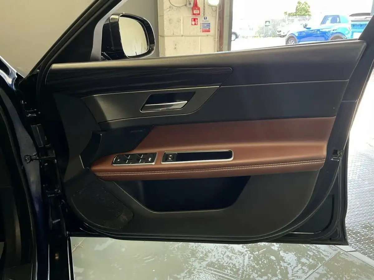 2017-jaguar-xf-30td-saloon-4d-big-29