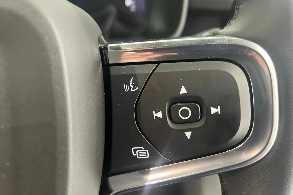 2023-volvo-xc40-e-recharge-core-235bhp-big-11