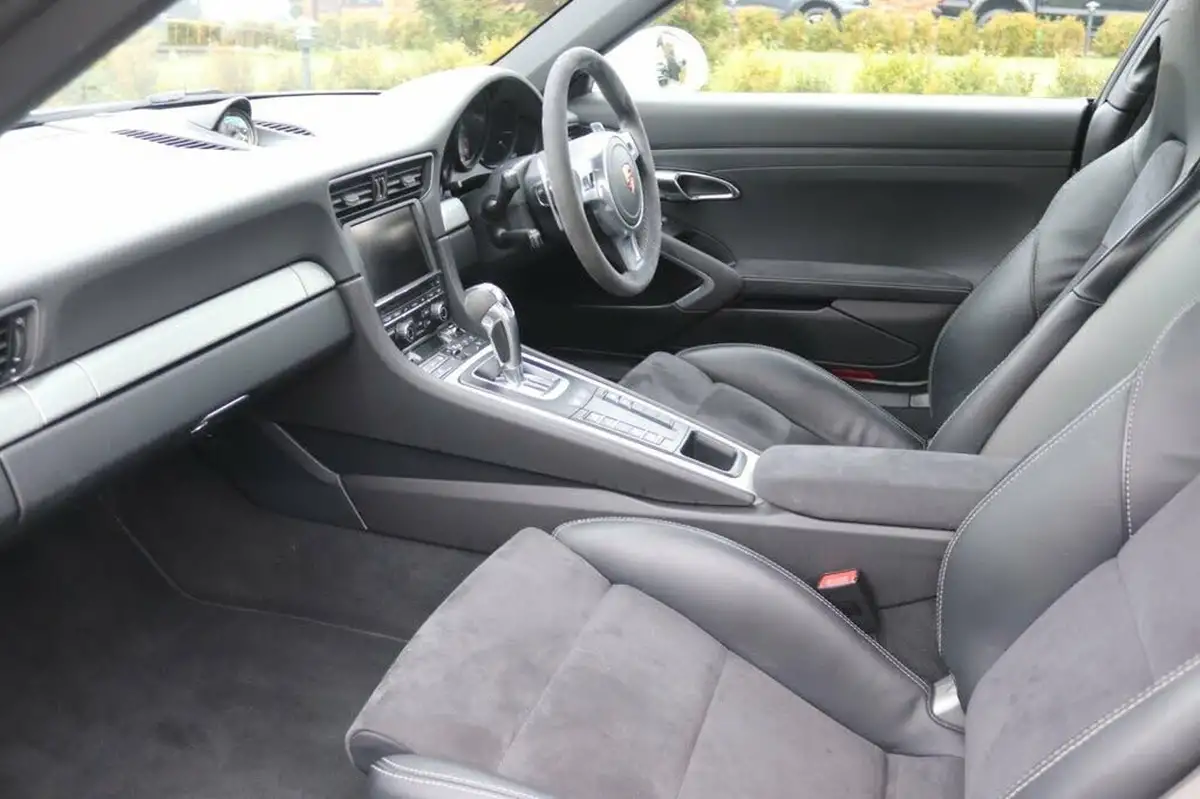 2014-porsche-911-38-gt3-big-27