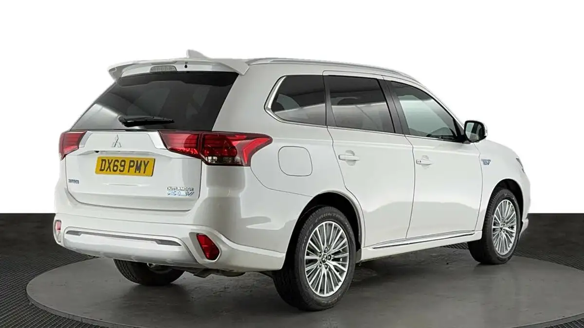 2019-mitsubishi-outlander-24-4h-phev-big-3