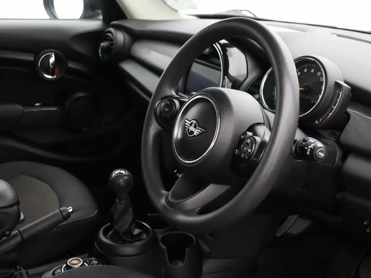 2019-mini-cooper-15-cooper-classic-hatchback-5d-big-18