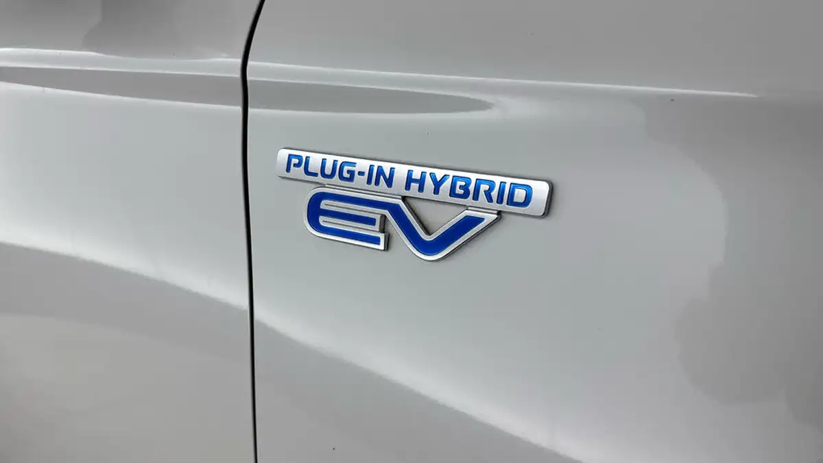 2019-mitsubishi-outlander-24-4h-phev-big-27