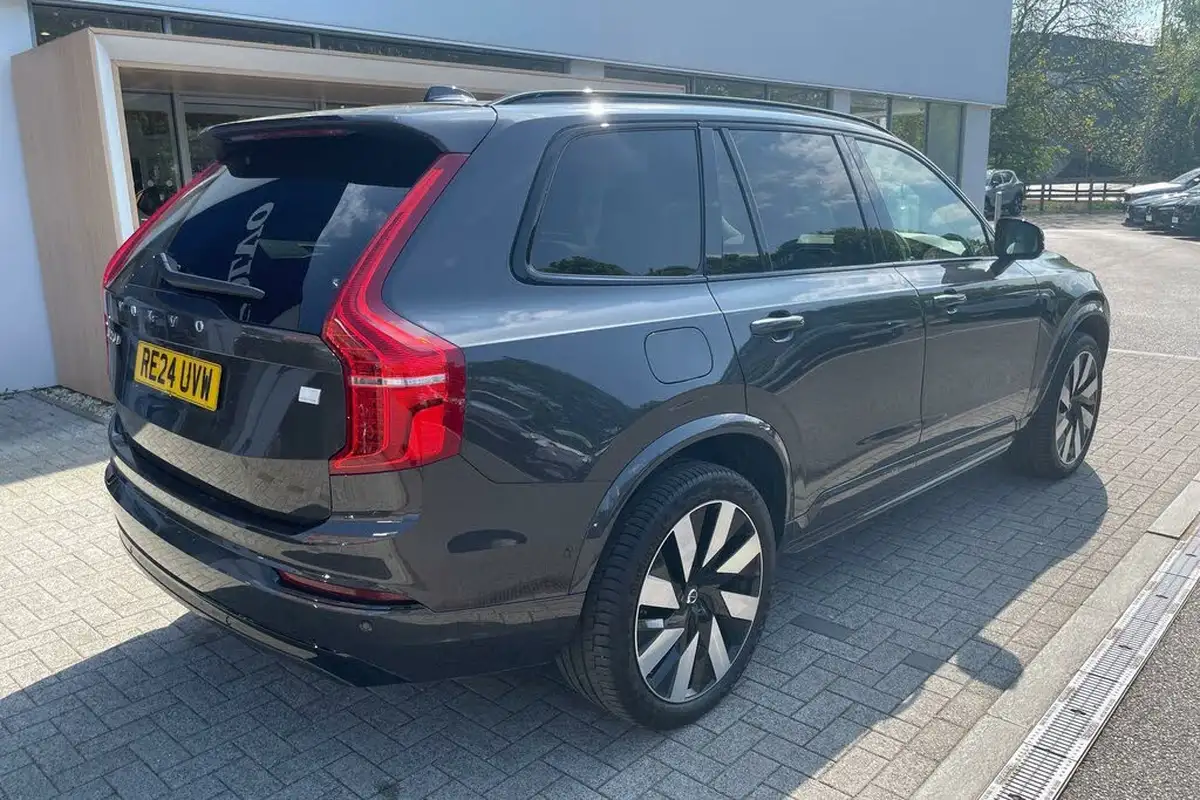 2024-volvo-xc90-20-t8-plus-big-8