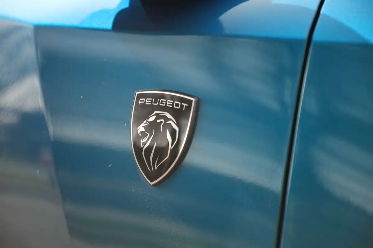 2023-peugeot-408-16-puretech-gt-225ps-big-10