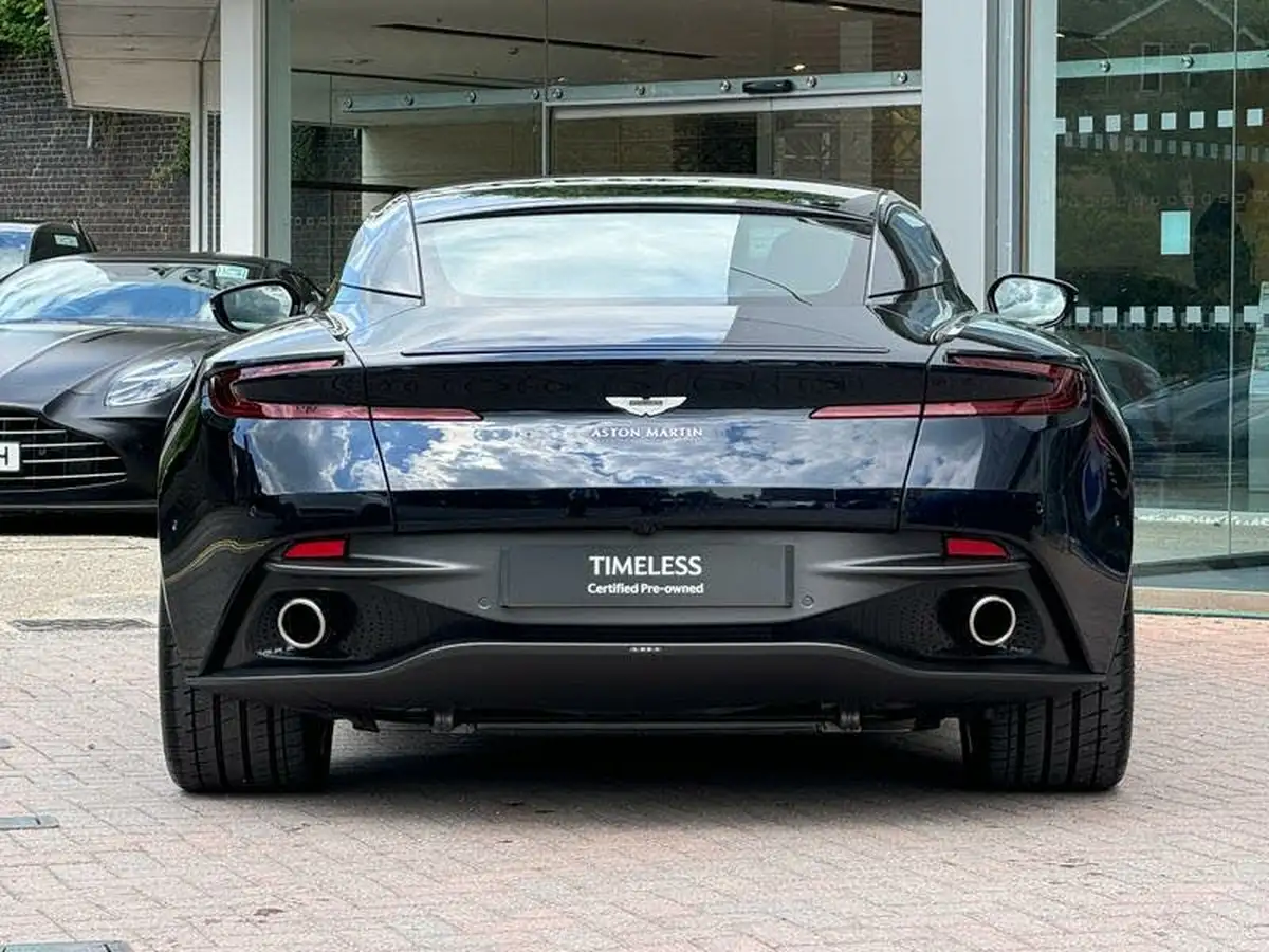 2017-aston-martin-db11-52-v12-big-32