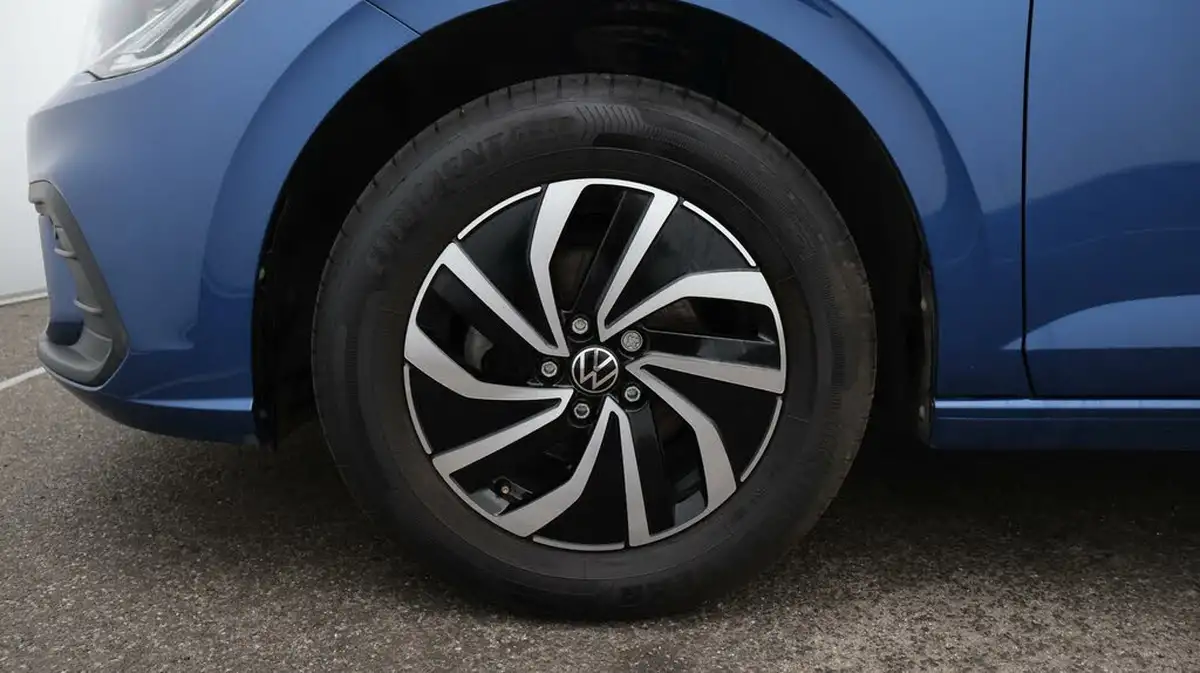2023-volkswagen-polo-10-life-big-18