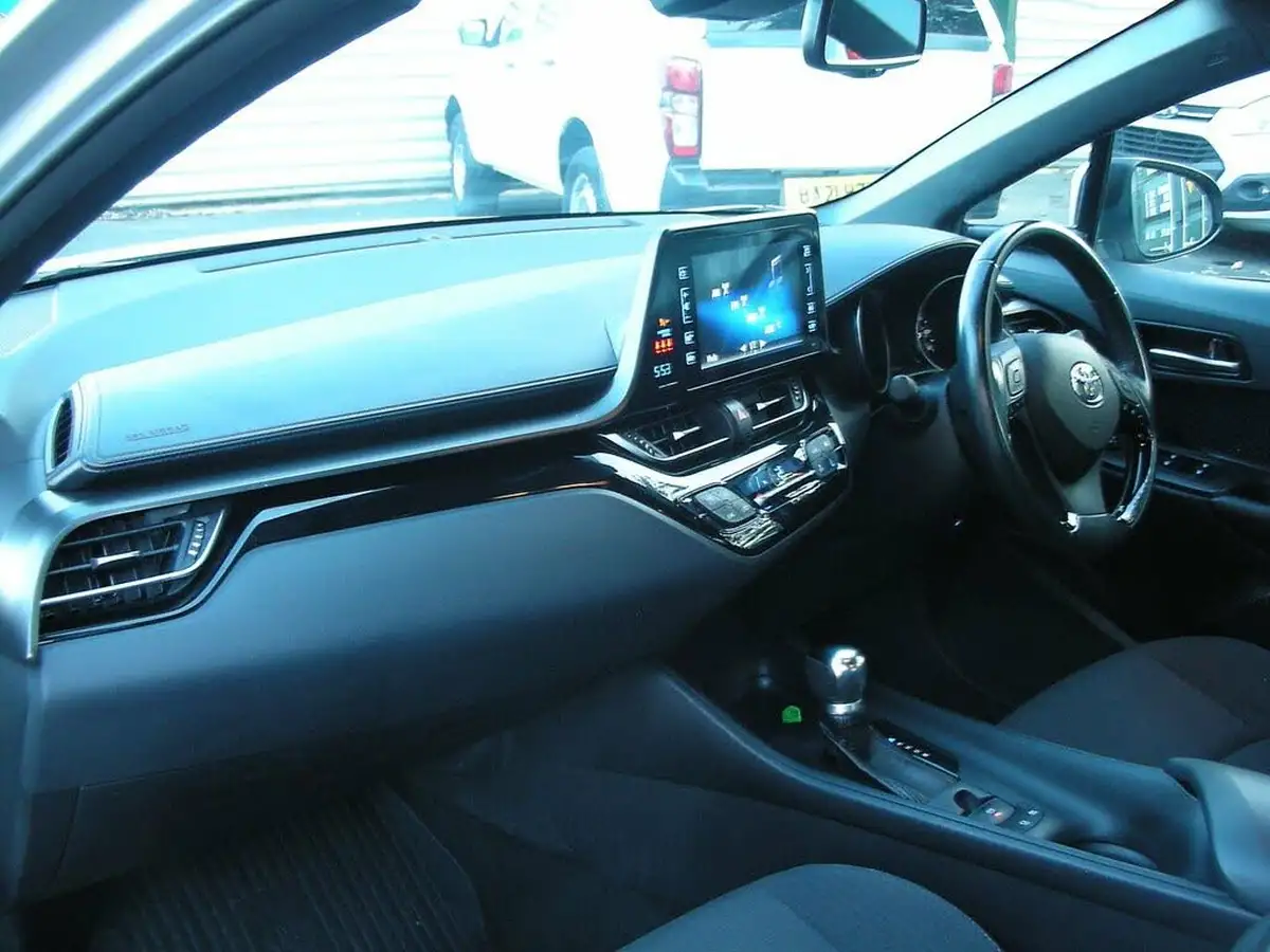 2018-toyota-c-hr-18-vvt-i-icon-big-15