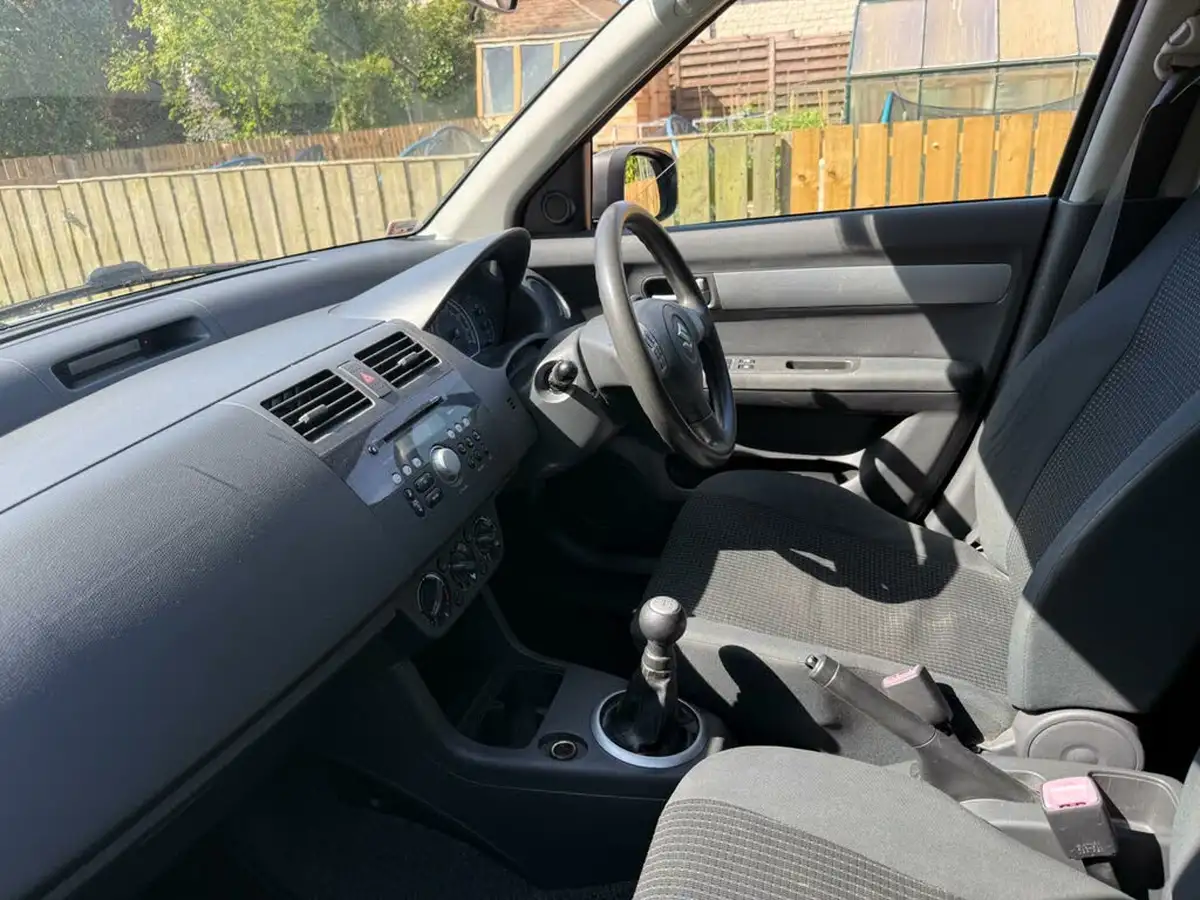 2007-suzuki-swift-13-gl-5d-big-23
