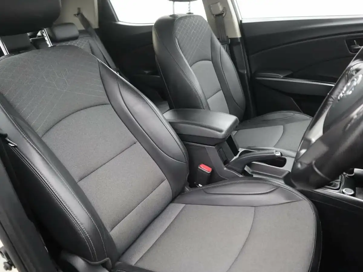 2022-kgm-ssangyong-tivoli-12-gdi-t-ventura-big-10