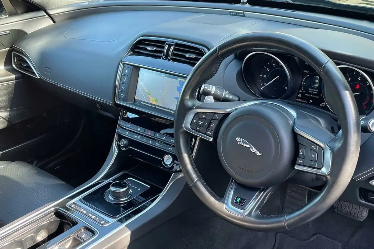 2018-jaguar-xe-20i-r-sport-249ps-1998cc-big-37