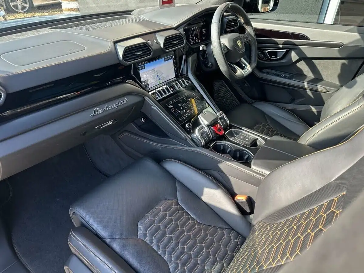 2022-lamborghini-urus-40-no-trim-big-20