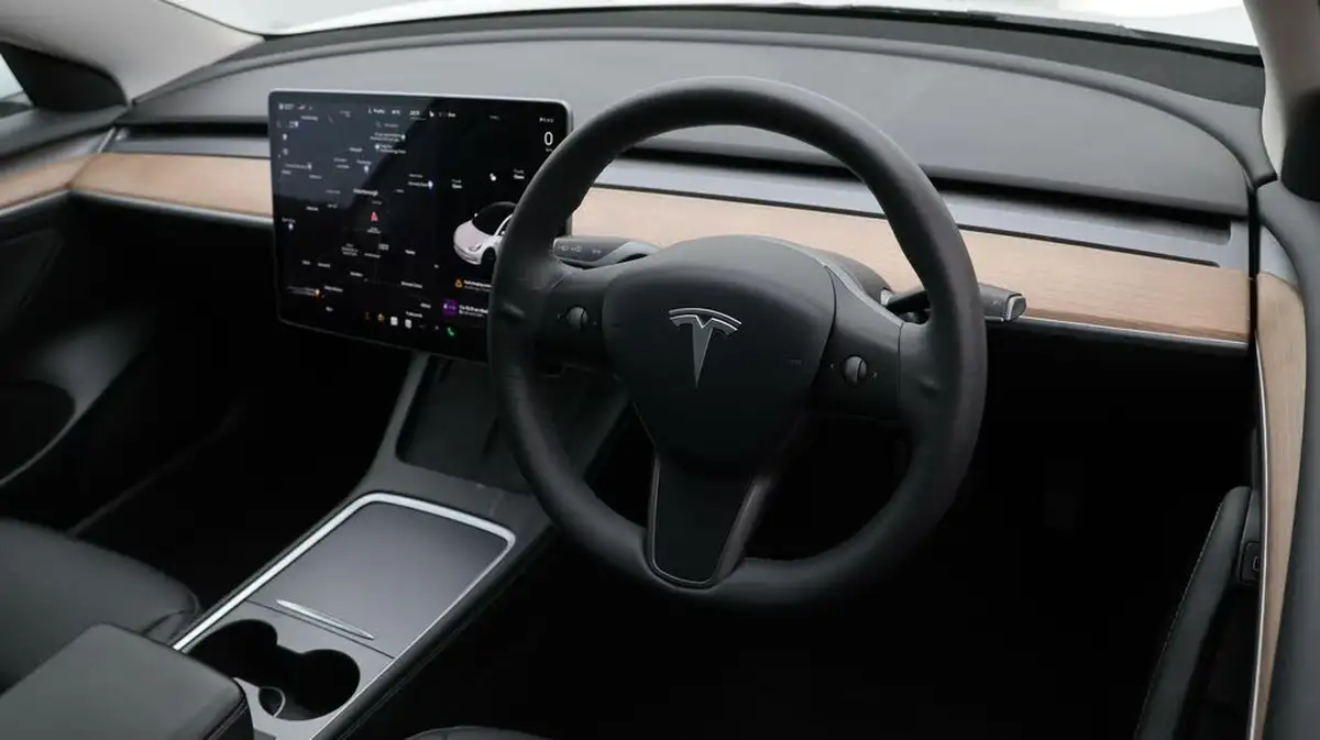 2021-tesla-model-3-e-long-range-awd-big-9