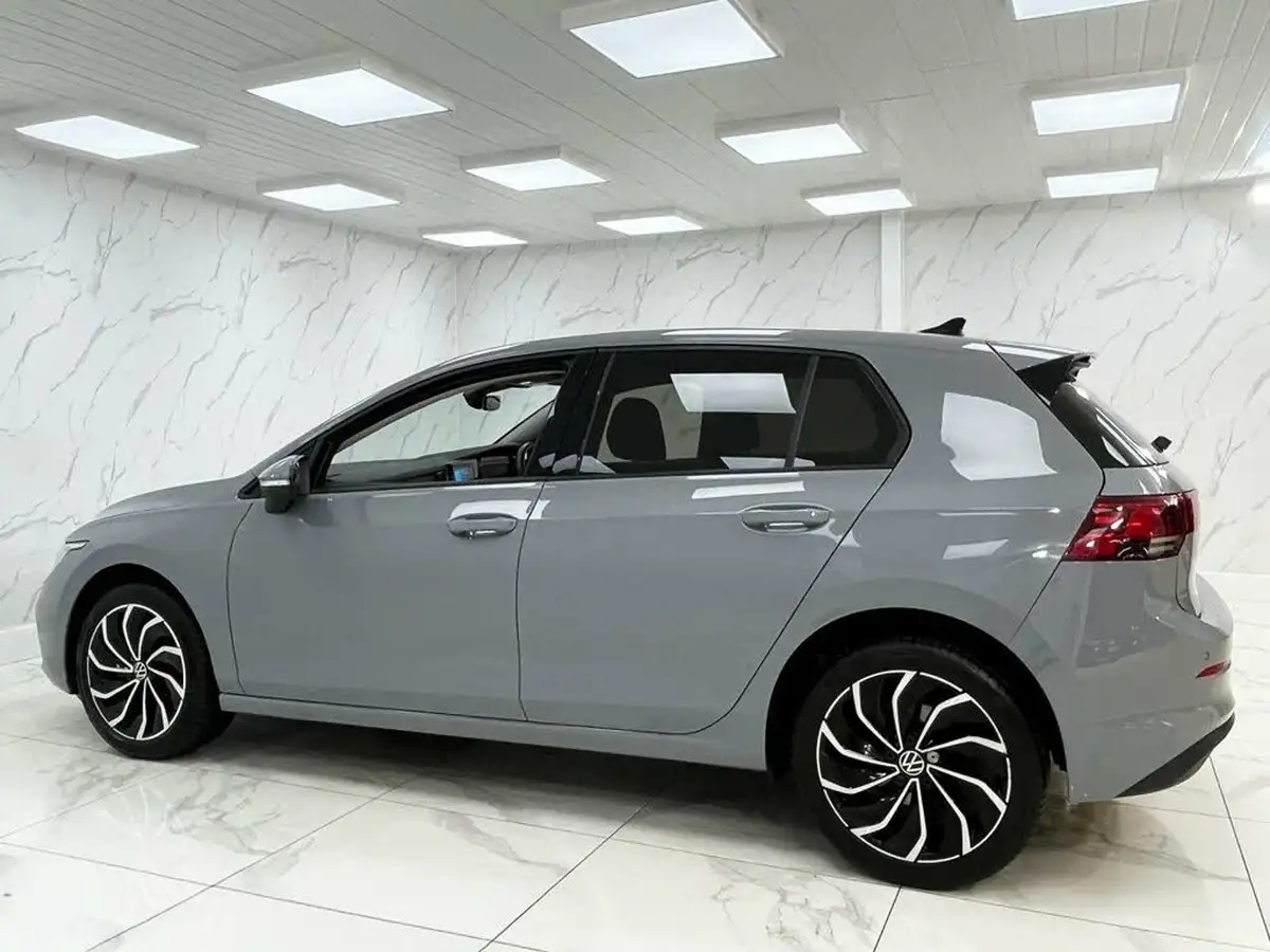 2024-volkswagen-golf-10-tsi-life-hatchback-big-10