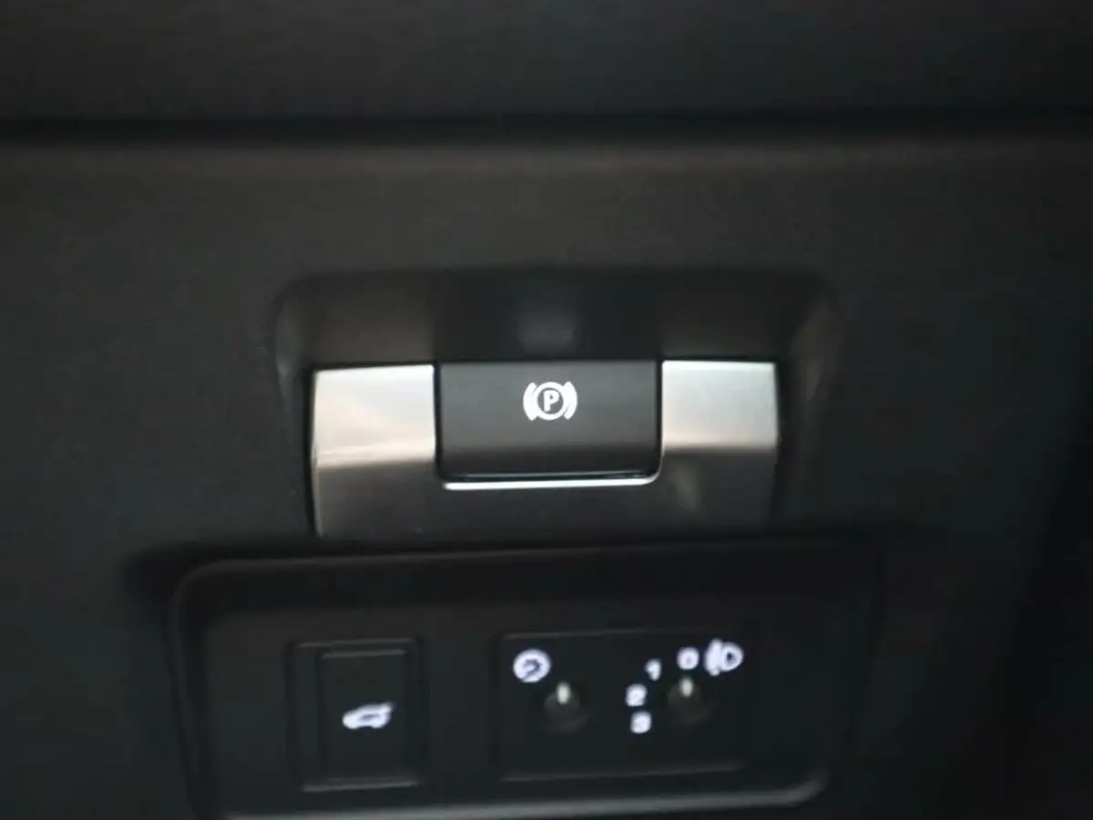 2022-land-rover-range-rover-evoque-20-d165-r-dynamic-big-32