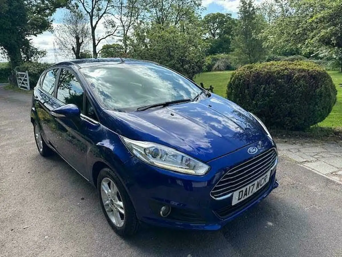 2017-ford-fiesta-125-zetec-5d-big-3