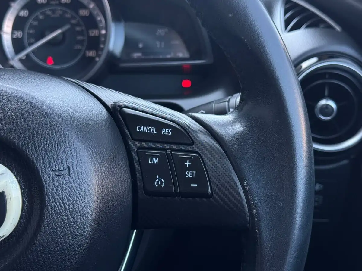 2015-mazda-mazda2-15-se-l-nav-big-22
