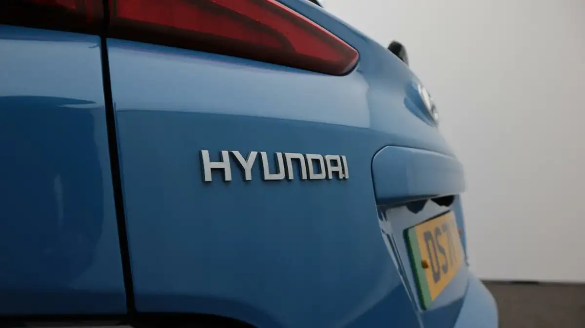 2022-hyundai-kona-e-premium-204ps-64kwh-7kw-obc-big-21