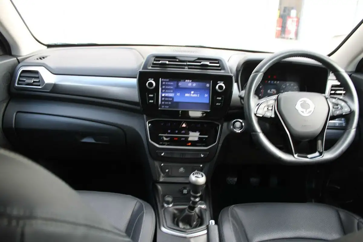 2023-kgm-ssangyong-tivoli-15-ultimate-big-9