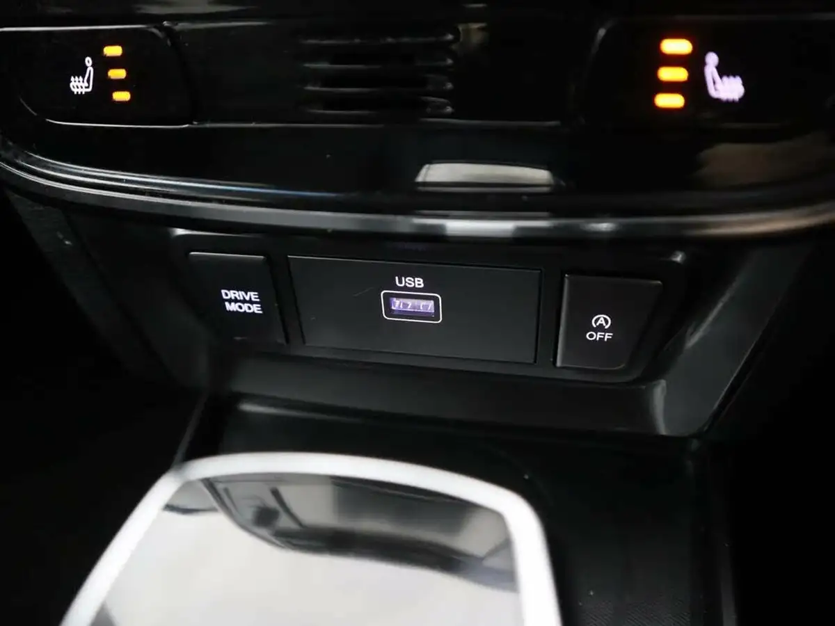 2022-kgm-ssangyong-tivoli-15-ultimate-auto-big-28