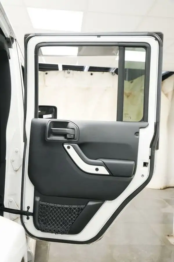 2014-jeep-wrangler-28crd-polar-5d-big-17