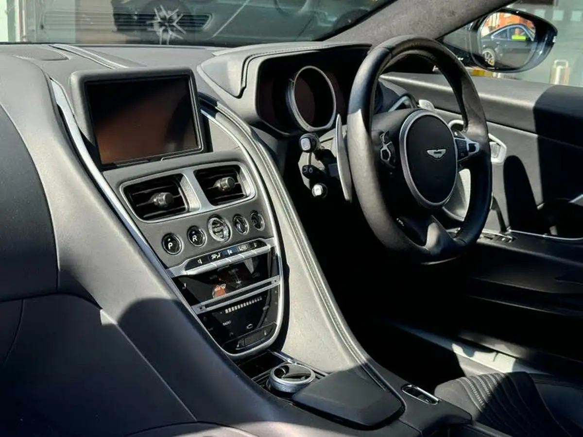 2021-aston-martin-db11-40-v8-528bhp-big-16