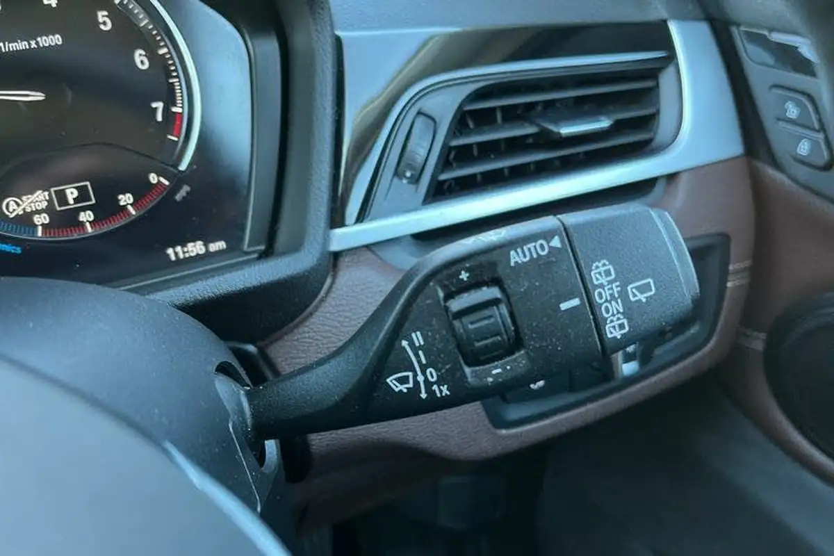 2021-bmw-x1-20-sdrive20i-xline-big-14