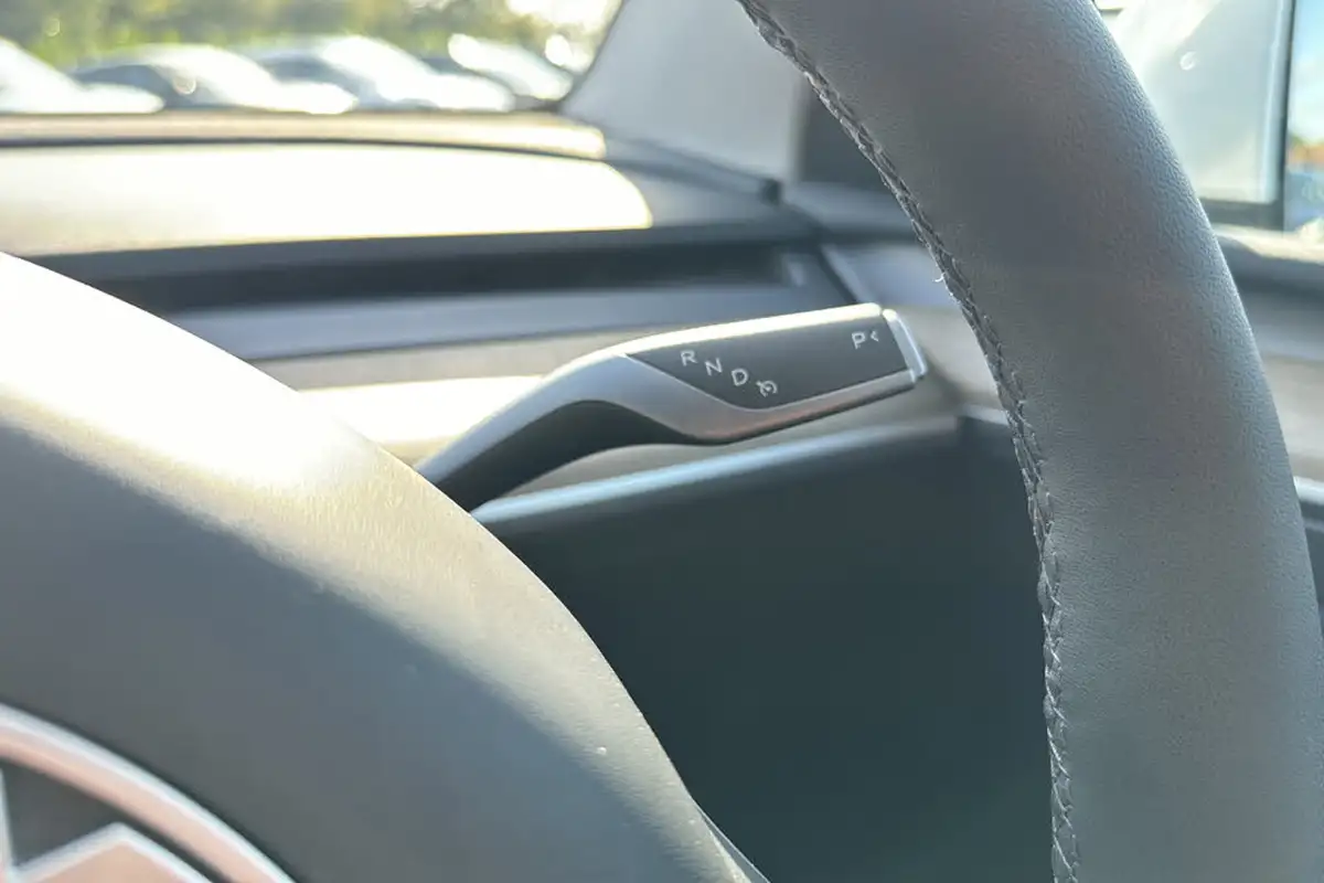 2022-tesla-model-y-e-long-range-big-12