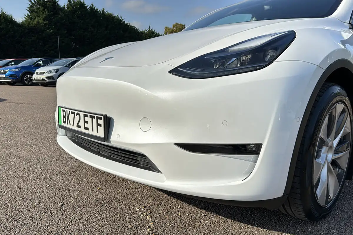 2022-tesla-model-y-e-long-range-big-36