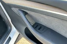 2022-tesla-model-y-e-long-range-small-47