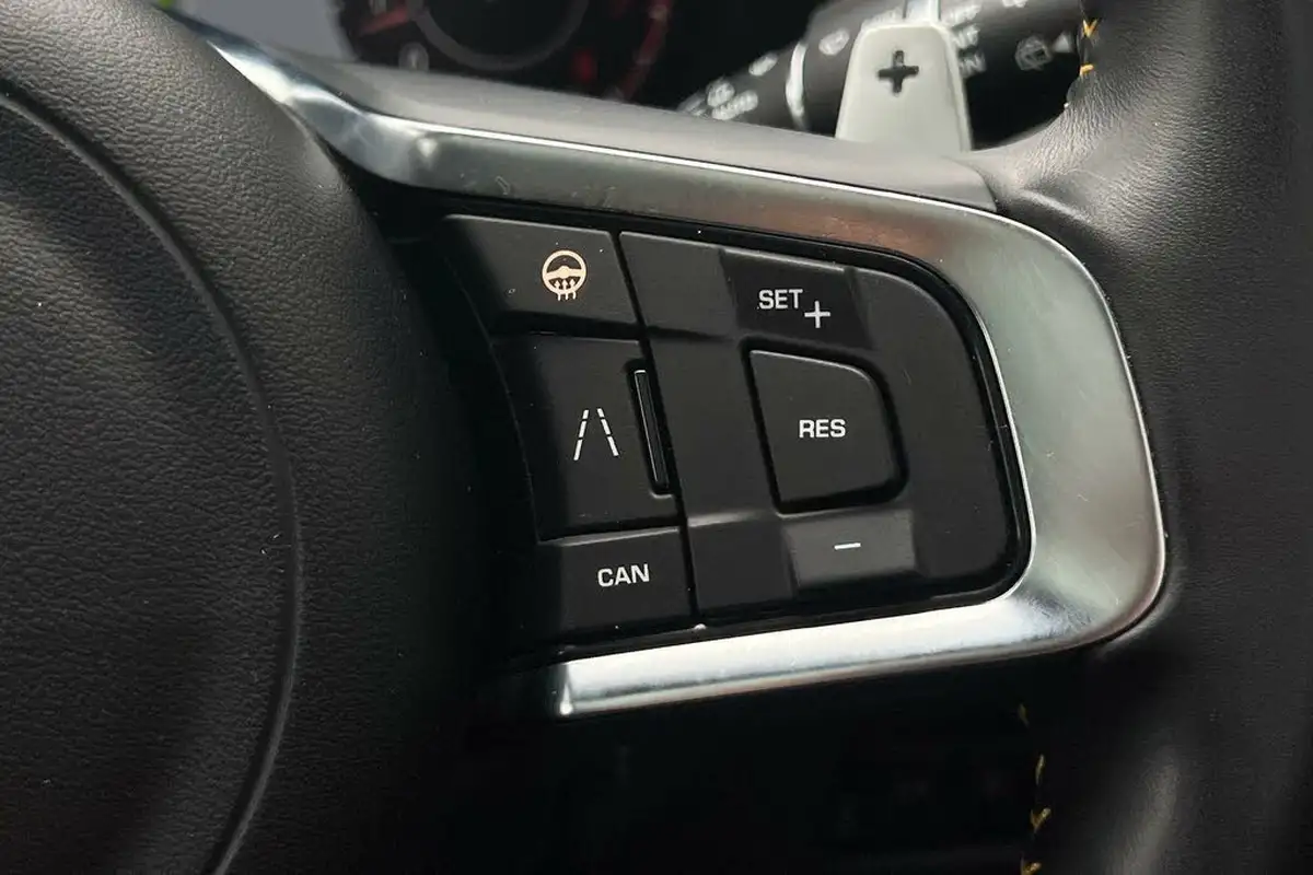 2020-jaguar-f-pace-20i-300-sport-big-45